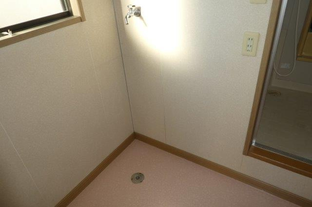 酒津秋山貸家のその他|洗濯機置き場