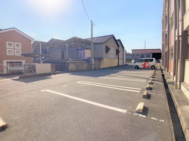サンミリューの駐車場