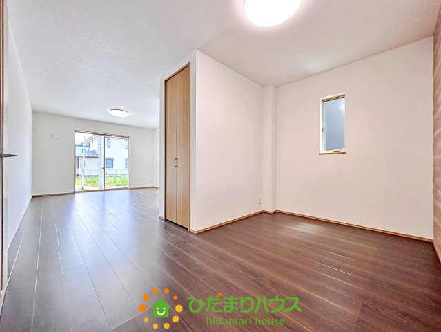 久喜市上町　新築一戸建て　04　クレアスタウン　の居間・リビング|ダイニングとリビングの配置がしやすい間取りです！