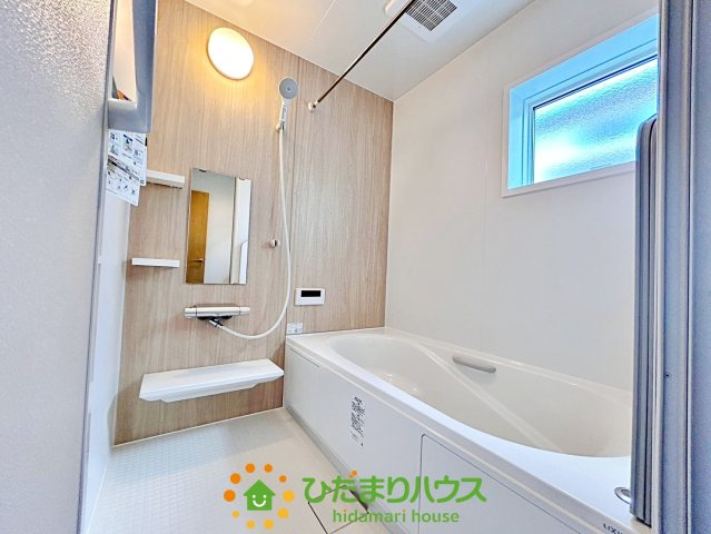 久喜市上町　新築一戸建て　04　クレアスタウン　の浴室|ウッド調パネルで一気に癒し空間に！