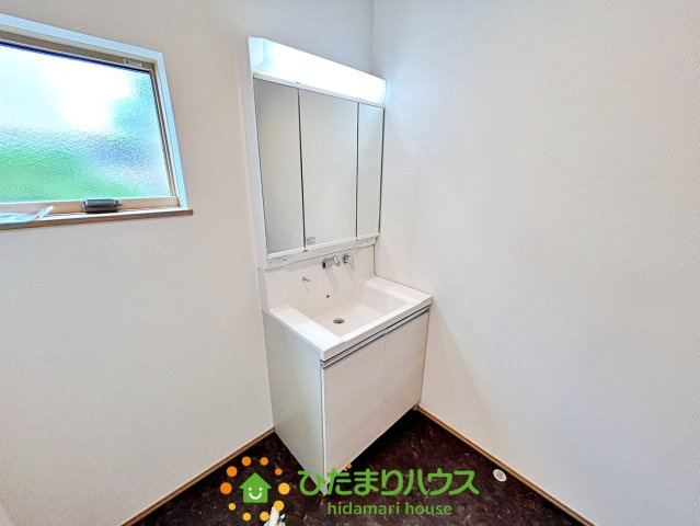 久喜市上町　新築一戸建て　04　クレアスタウン　の独立洗面台|毎日欠かせない便利な収納付き洗面台！