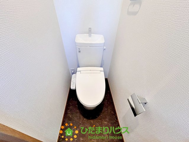 久喜市上町　新築一戸建て　04　クレアスタウン　のトイレ|トイレ渋滞を防げる2つのトイレ完備。