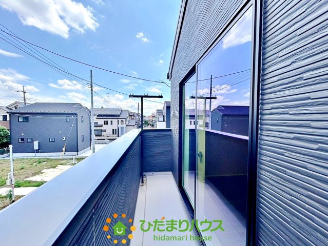 久喜市上町　新築一戸建て　04　クレアスタウン　のバルコニー|家族全員分のお洋服を干せるバルコニー。