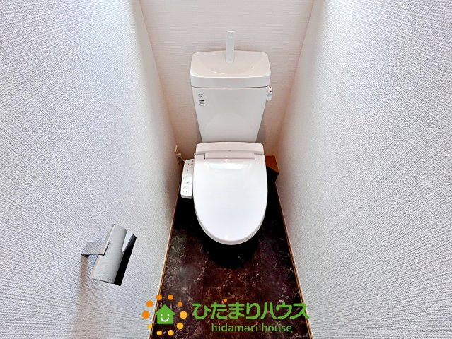 久喜市上町　新築一戸建て　04　クレアスタウン　のトイレ|冬場も嬉しい温水洗浄便座付き！