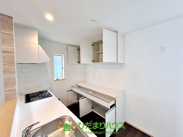 久喜市上町　新築一戸建て　04　クレアスタウン　の収納|キッチン収納付きで初期費用も浮きます♪