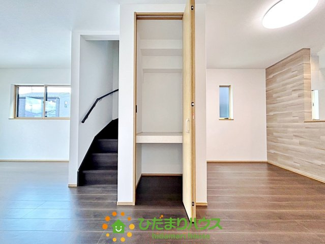 久喜市上町　新築一戸建て　04　クレアスタウン　の収納|嬉しいリビング収納付き♪