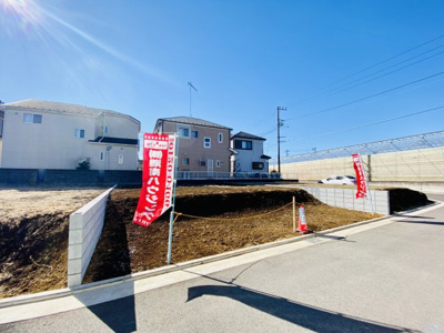 【前面道路含む現地写真】 | 【仲介手数料無料】MLH長後駅 藤沢市下土棚／整形地３９坪！建築条件なし売地 | 「これから」新しい街並みになっていく雰囲気のある現地となっております。きれいに並んだ住宅街です。明るい印象の持てる現地となります。