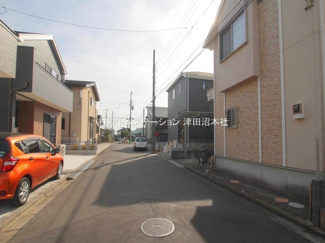 【前面道路含む現地写真】