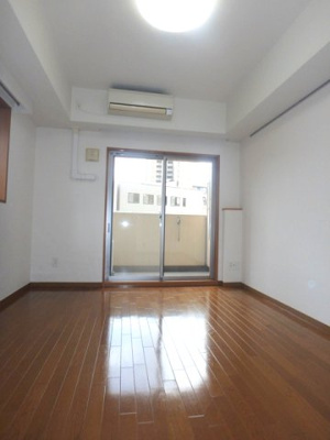 【居間・リビング】 | メゾン西梅田 | ※小窓はありません