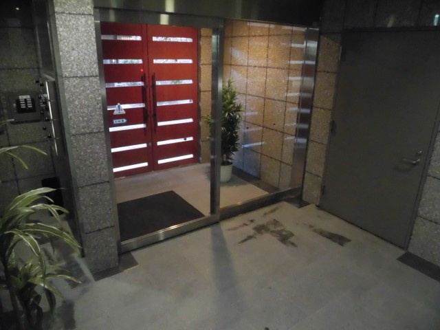 メゾンドクボタのエントランス