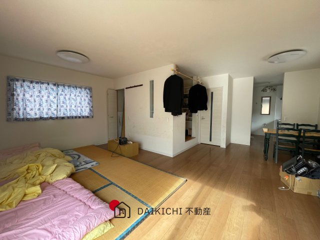 【居間・リビング】 | 熊谷市円光１丁目　中古戸建
