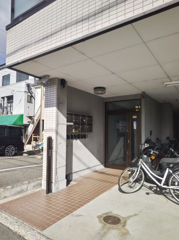 長井マンションのエントランス