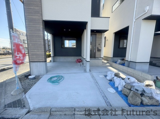 八潮市伊草1丁目　新築戸建　全2棟　2号棟の駐車場|カースペースは2台分（車種制限あり）確保！！