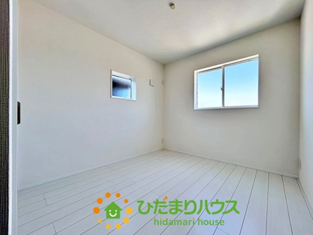 久喜市上町　新築一戸建て　02　クレアスタウン　の洋室|２面窓付きだから換気のしやすいお部屋です！