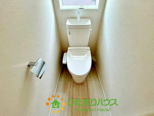久喜市上町　新築一戸建て　02　クレアスタウン　のトイレ|２つのトイレ完備だから渋滞を防げます！