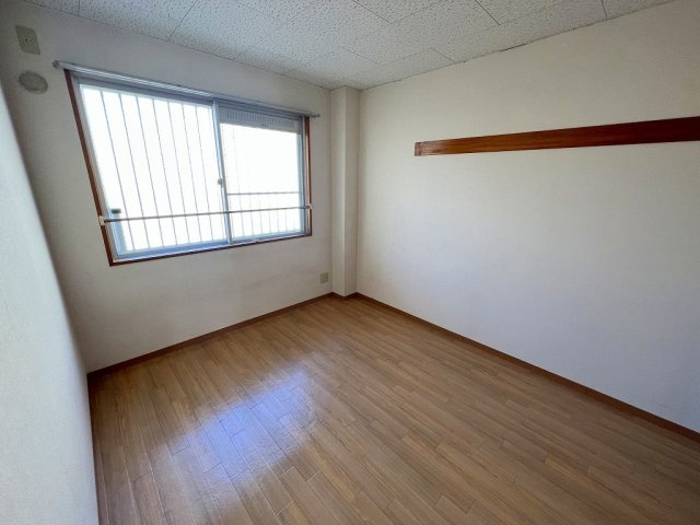 大和高田市春日町１丁目のアパートの居間・リビング