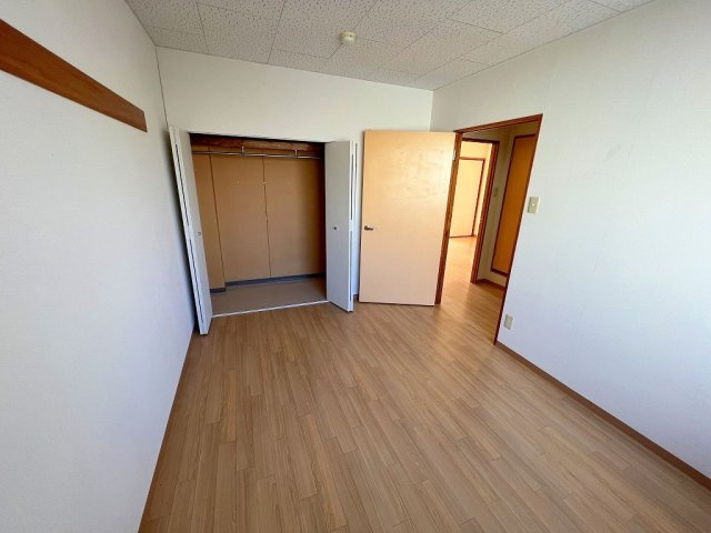 大和高田市春日町１丁目のアパートの居間・リビング