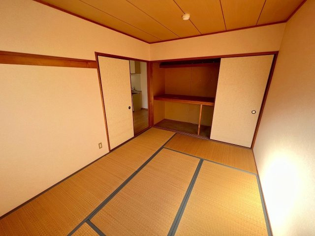 大和高田市春日町１丁目のアパートの和室