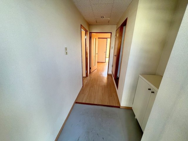 大和高田市春日町１丁目のアパートの玄関