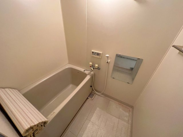 大和高田市春日町１丁目のアパートの浴室