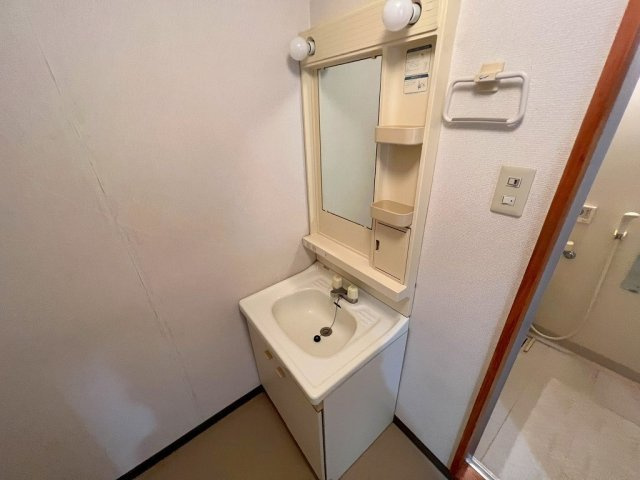 大和高田市春日町１丁目のアパートの洗面所