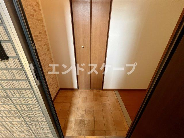 プレミール　A棟の玄関|高崎、前橋、伊勢崎エリアのお部屋探しはエンドスケープまで！お客様の理想お聞かせ下さい♪