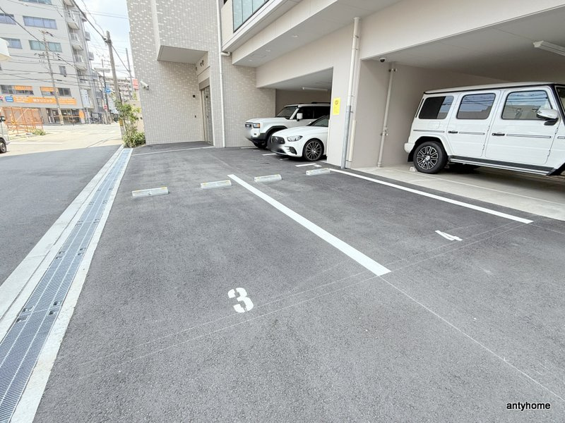 スプランディッド福島WEST　仲介手数料無料の駐車場