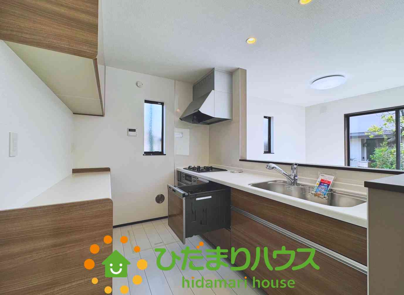 久喜市上町　新築未使用　07　クレアスタウン　のキッチン|視界の良い対面式キッチンでリビングの様子も確認できます！