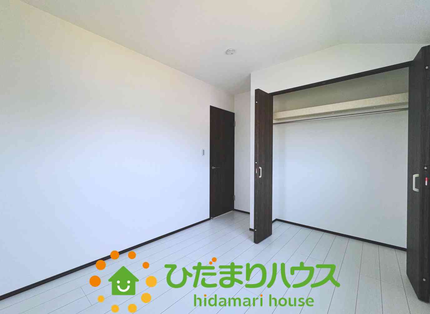 久喜市上町　新築未使用　07　クレアスタウン　の収納|お部屋がスッキリ見える大きめクローゼット。