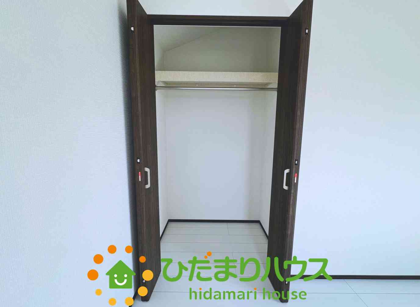 久喜市上町　新築未使用　07　クレアスタウン　の収納|ハンガーパイプ付きでたっぷりお洋服が入ります。