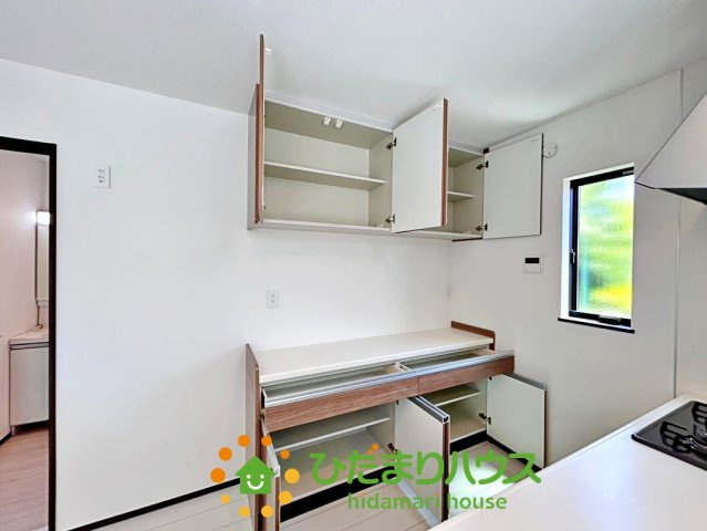 久喜市上町　新築未使用　07　クレアスタウン　の収納|嬉しい収納スペースたっぷりのキッチンです！