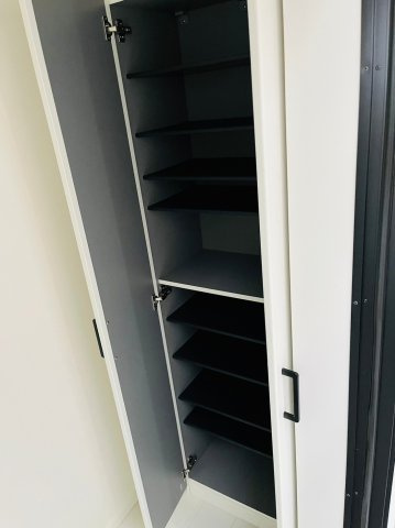 仲介手数料0！！プレミア清水の収納