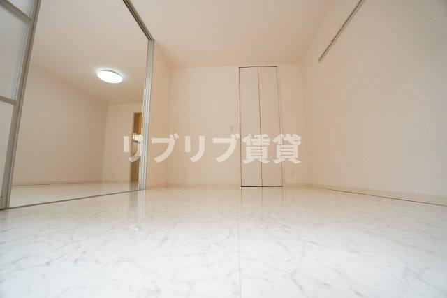 グリーンコート貝塚３号館の寝室