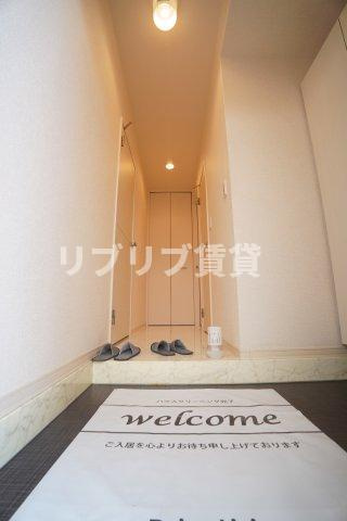 グリーンコート貝塚３号館の玄関