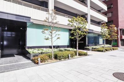 【エントランス】 | ローレルタワー南森町ル・サンク | 全戸玄関・窓防犯センサー付　セキュリティ充実のマンションです。