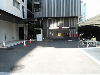 【駐車場】 | ローレルタワー南森町ル・サンク | 機械式の駐車場です