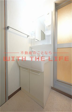 山口第一ビル【キャッシュバック対象物件】の独立洗面台|独立洗面台、小物を置くことができて便利です