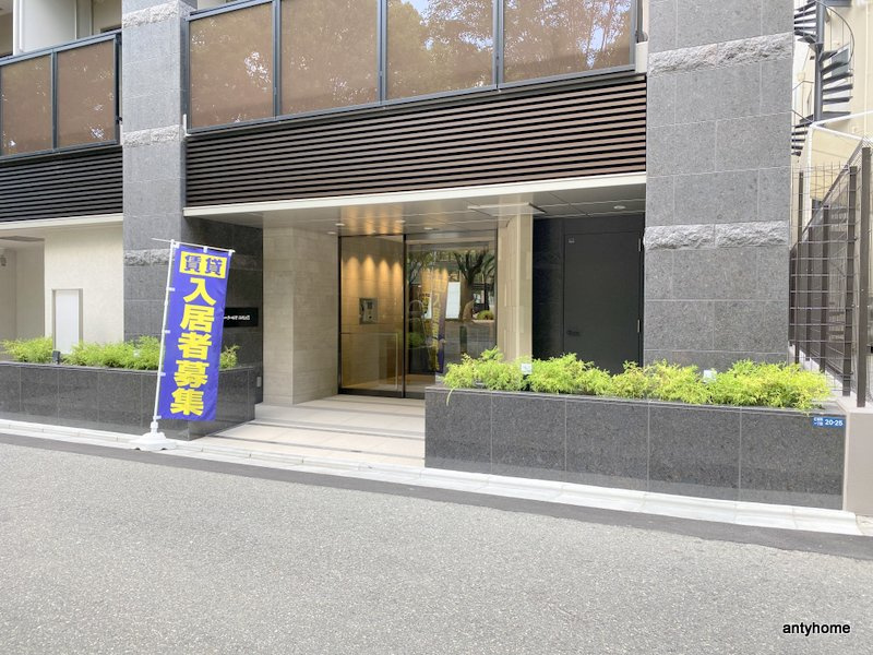 ザ・パークハビオ江坂公園　仲介手数料無料のエントランス