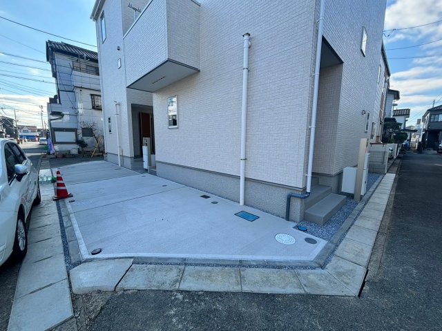 越谷市大沢新築戸建て2棟現場　時間を超えて受け継がれていく住まい-LIGNAGEリナージュ-の駐車場