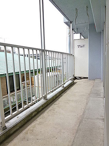 久留米市東合川２丁目の賃貸マンションのバルコニー|バルコニーからの眺めを楽しみながら食事をしませんか