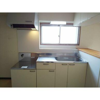久留米市東合川２丁目の賃貸マンションのキッチン|コンパクトなキッチンで掃除もラクラク