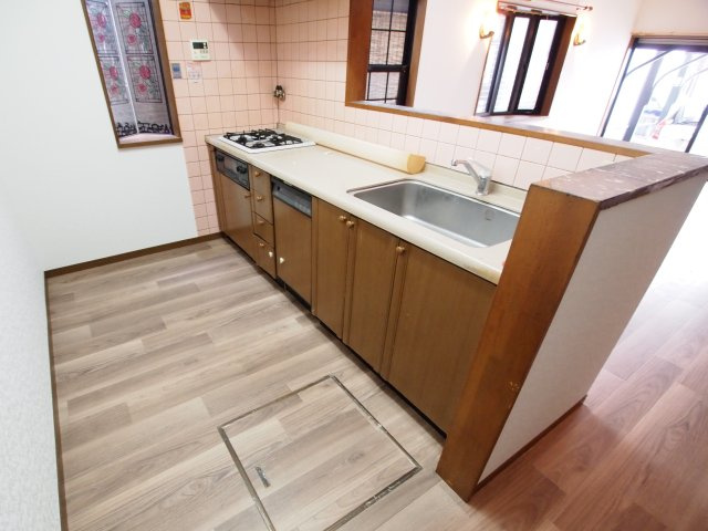 小泉町戸建てのキッチン|きれいなキッチンです