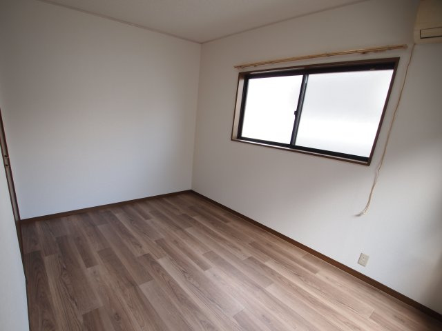 小泉町戸建ての居間・リビング|ゆったり過ごせる居間です