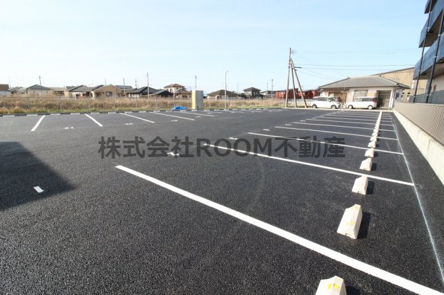 GRANSTAR7の駐車場|車をお持ちの方に嬉しい駐車場付きの物件です