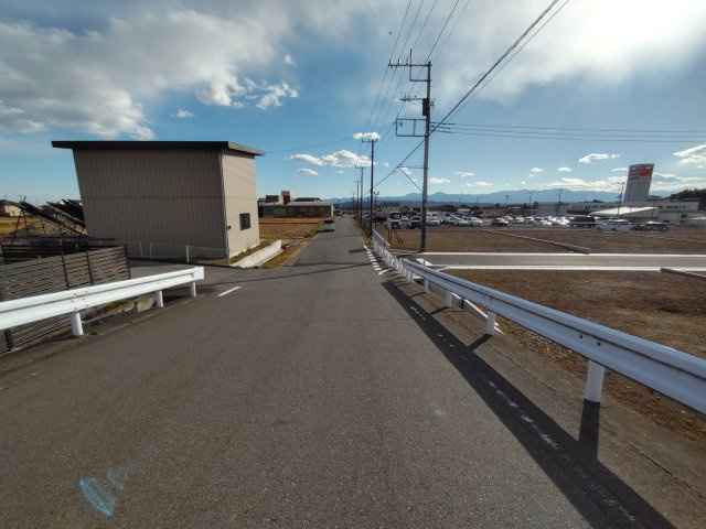 高崎市箕郷町上芝売土地全8区画の前面道路含む現地写真