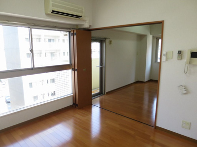 【居間・リビング】 | リファレンス呉服町 | 別号室の写真になります。現況優先。