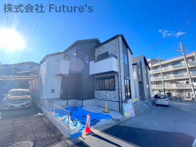 流山市加4丁目　新築戸建　全2棟　2号棟の外観|カースペース並列2台ついた邸宅です