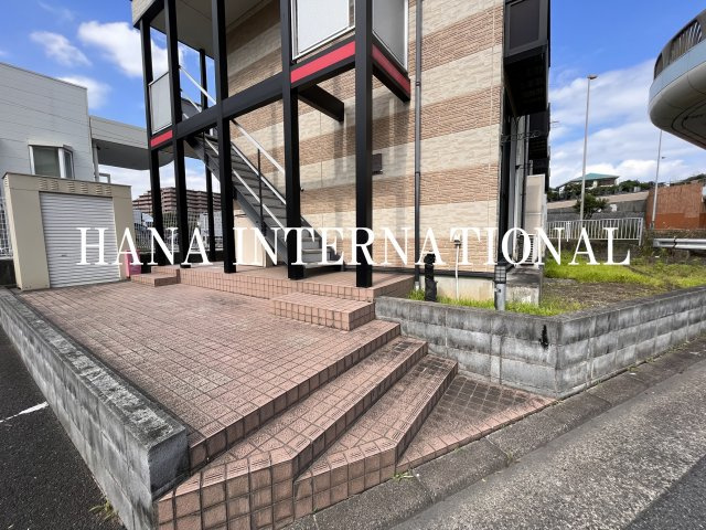 町田市鶴間のエントランス