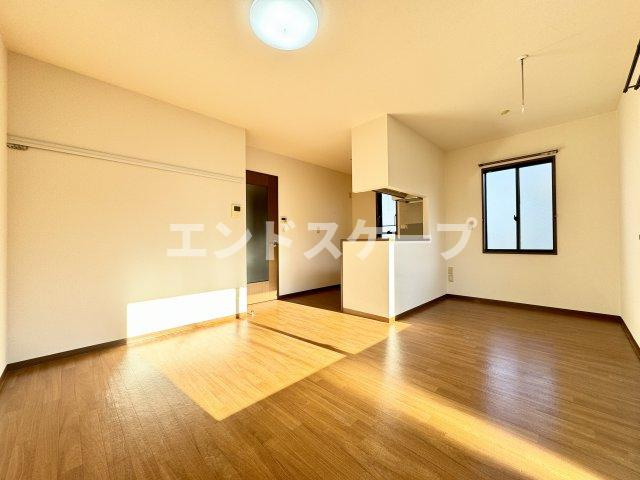 小池貸住宅の居間・リビング|高崎、前橋、伊勢崎エリアのお部屋探しはエンドスケープまで！お客様の理想お聞かせ下さい♪