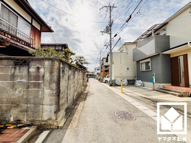 大津市中庄２丁目　1号棟の前面道路含む現地写真